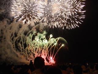 ../images/2009/07/hiroshima_minato_yume_hanabi_P7250045s.JPG