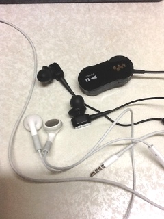 images/2011/12/earphones_s.JPG