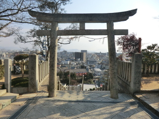 ../草津から歩いて上がる入口にある鳥居