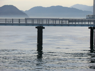 ../遠くに海霧のある風景 2