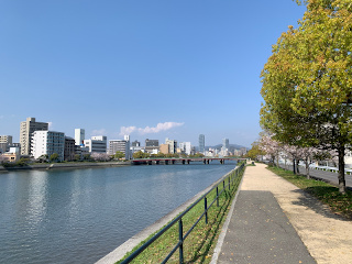 ../京橋川沿いにて