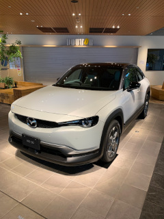 ../MAZDA MX=30 AWD 広島駅新幹線構内にて(2)