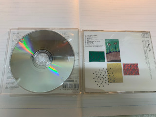 ../Out Of nOiseと音楽図鑑のCD裏面