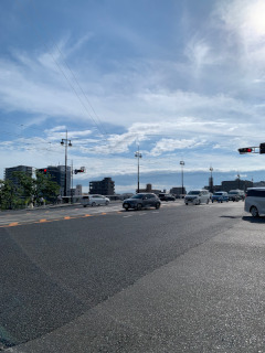 ../帰りしな、御幸橋近くの横断歩道待ちに